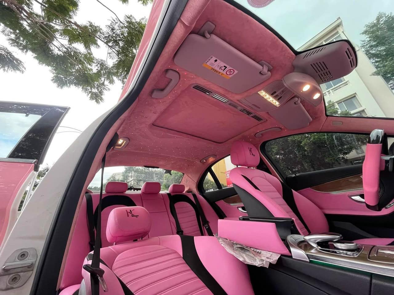 Bọc Ghế Da và Đổi Màu Nội Thất Mercedes C200 Lên Full Hồng – Đẳng Cấp và Cá Tính - Ảnh 7