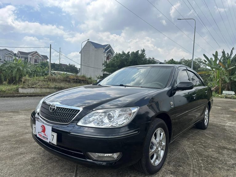 Toyota Camry 2.4G  số sàn