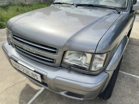 Isuzu Trooper 2004 Bản Full SE