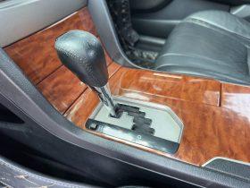 
									Toyota Camry 3.5Q full								