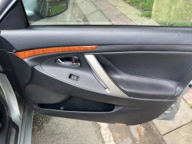 
									Toyota Camry 3.5Q full								